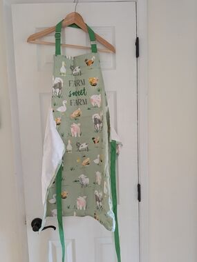 Farm Sweet Farm Apron Green With Farm Animals Adjustable Neck Strap One Size